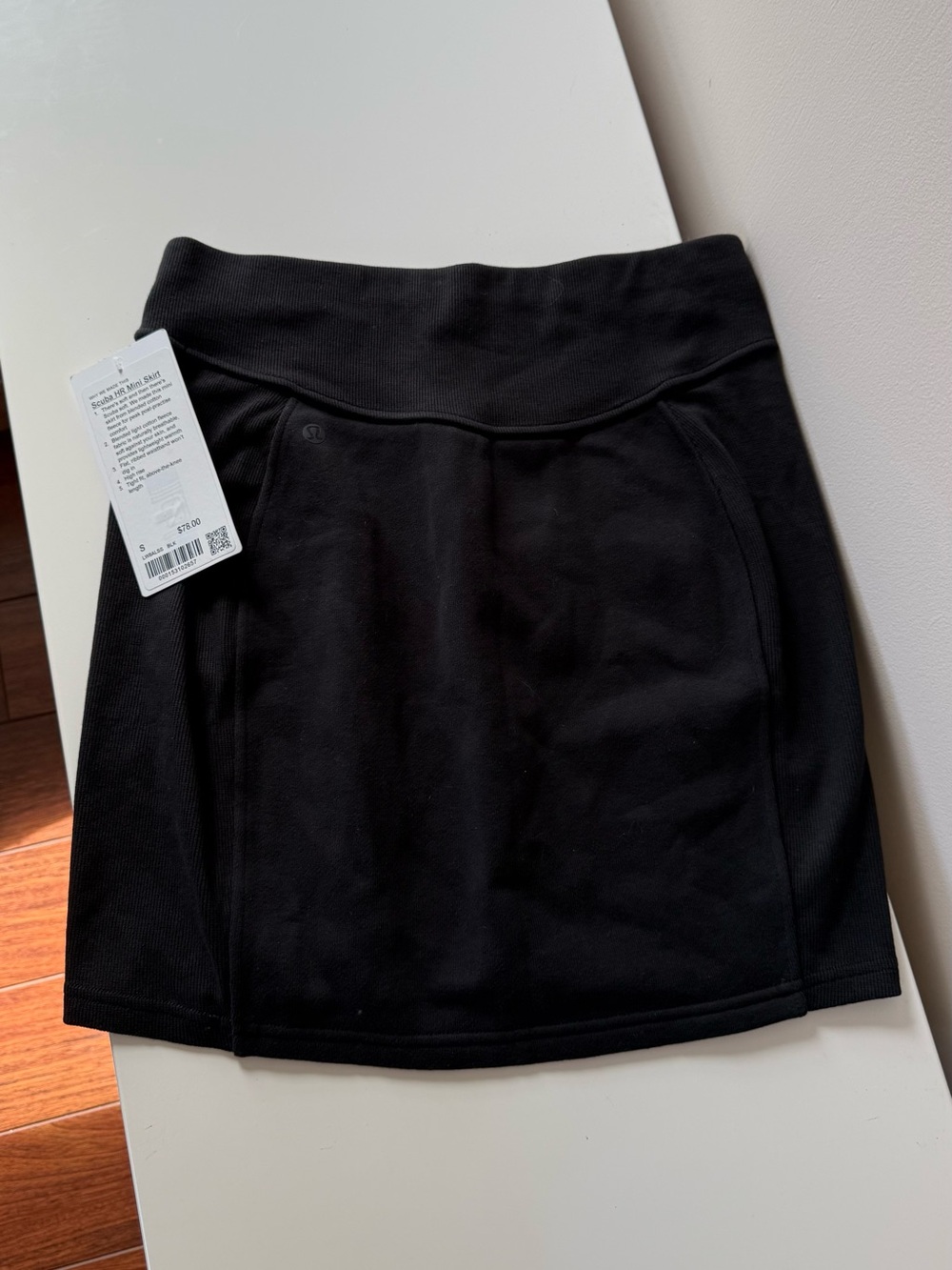 Lululemon size 6 scuba skirt black